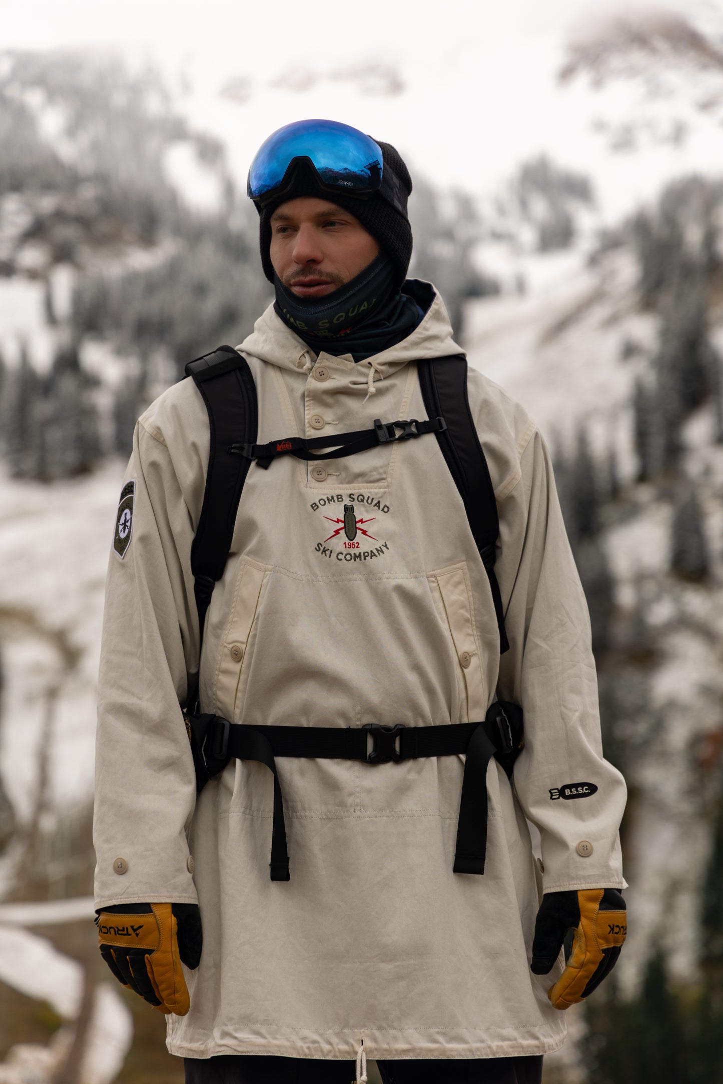 The Morgan Anorak - White Front